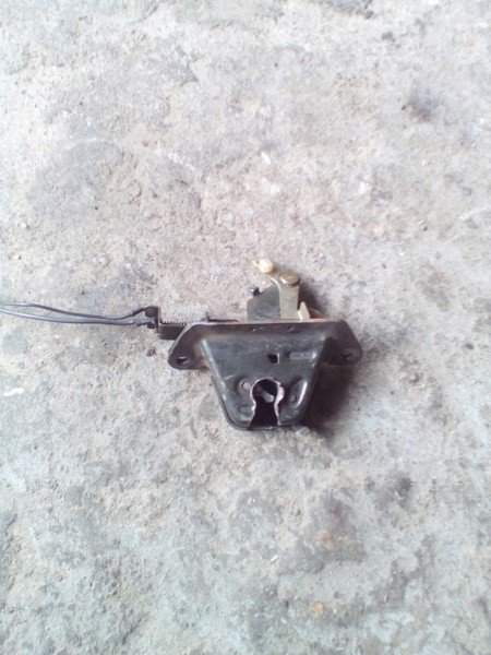 Замок задней двери 90502-90J00   Nissan Primera