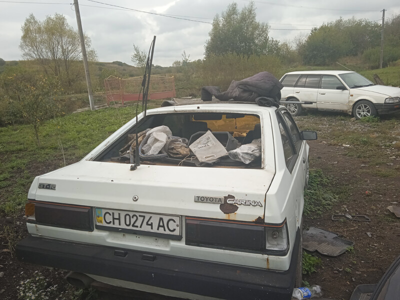 Стекло заднее ляди Toyota Carina  1983 1.6 Бензин Львів