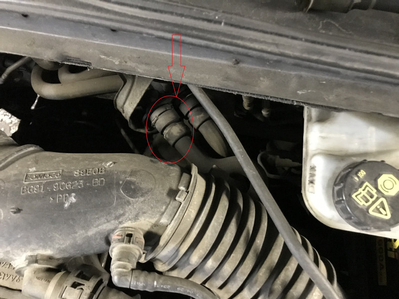 Патрубки системы охлаждения 8B081A   Ford Mondeo