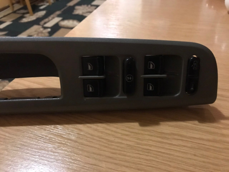 Блок управления склоподемниками на 4 кнопки Skoda Octavia  1997 хетчбек 1.6 Бензин Львів