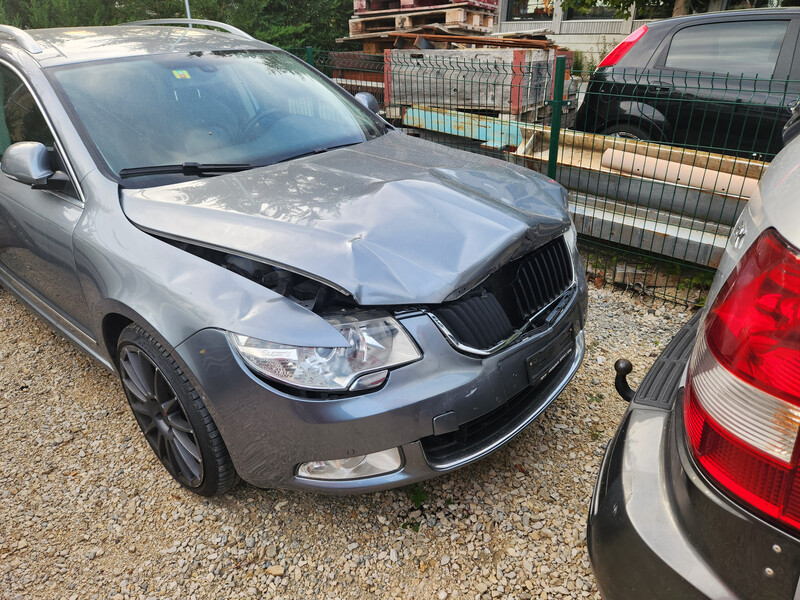 Крило Skoda Superb 2 универсал 2010 г.  1.8 л бензин Рожище