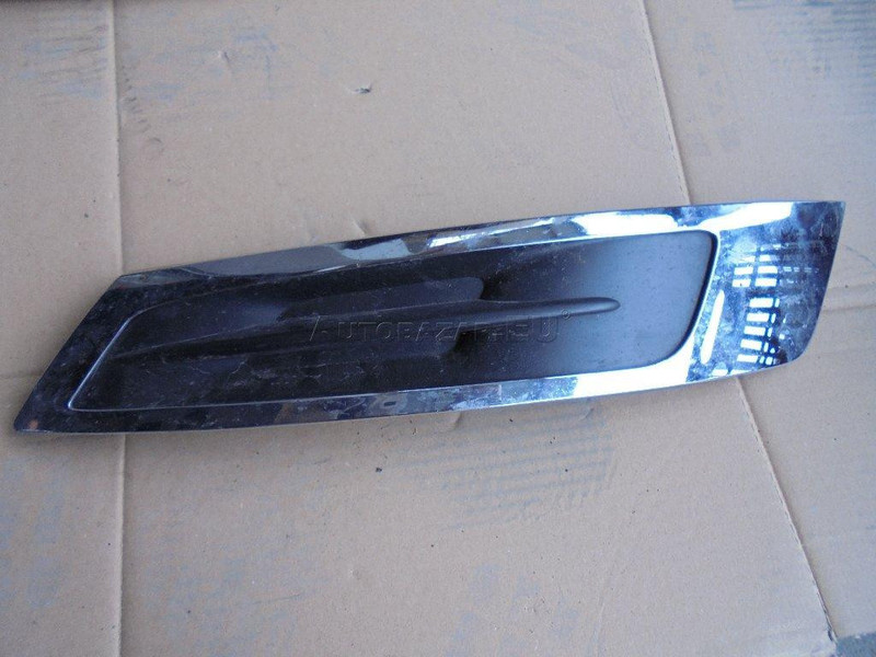 Решетка бампера левая (хромированная под фарой) Peugeot 5008  2013 универсал 1.6 Дизель Казатин