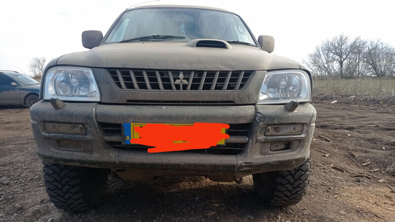 Бампер передний Mitsubishi L 200  2003 2.5 Дизель Вараш
