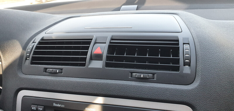 Решетка воздуховода Skoda Octavia A5  2011 хэтчбек 1.6 Бензин Желтые Воды