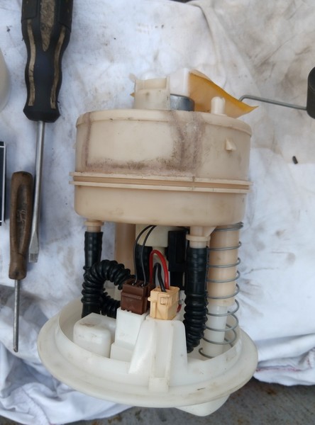 Топливная колба в зборе с фильтром и насосом Renault Logan  2011 1.4 Бензин Киев