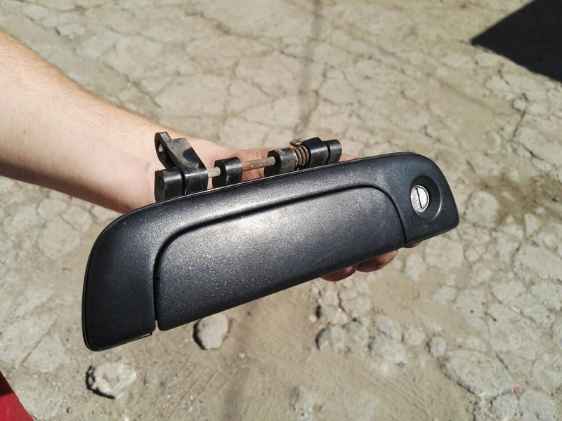 Ручка дверей передніх лівих Suzuki Baleno  1999 універсал 1.6 Бензин 