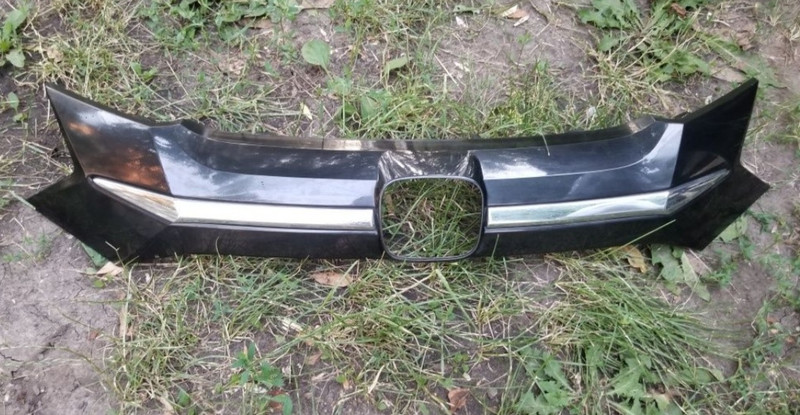 Накладка решітки радіатора Honda HR-V  2017 1.8 Бензин 