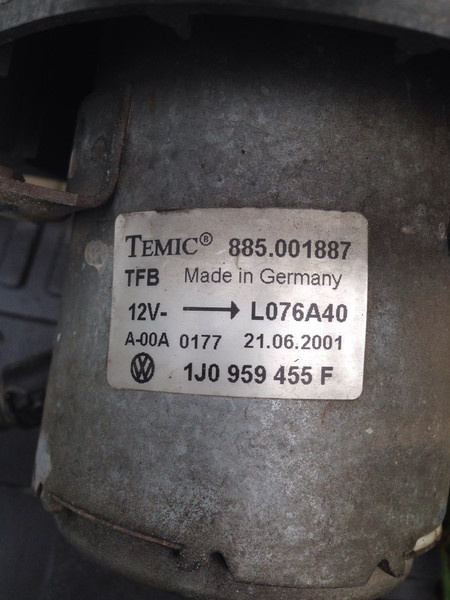 Вентилятор радиатора основного больший Volkswagen Bora  2001 хэтчбек 1.6 Бензин Винница