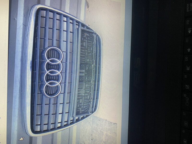 Решетка бампера Audi A6 универсал 2011 г.  2.0 л дизель Киев