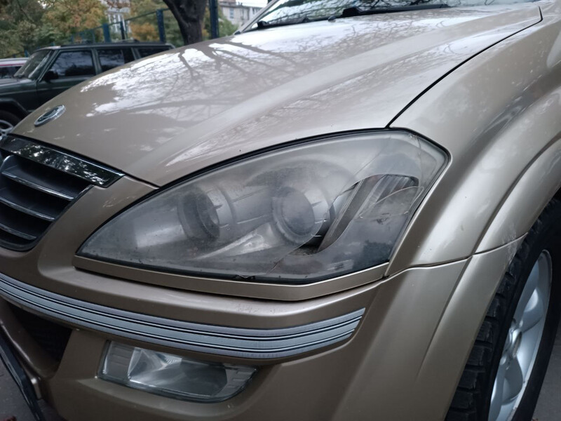 Стекло фары левое SSangYong Kyron  2008 2.0 Дизель 