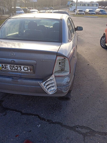 Задние стоп сигнал Opel Astra  2008 1.4 Бензин Павлоград