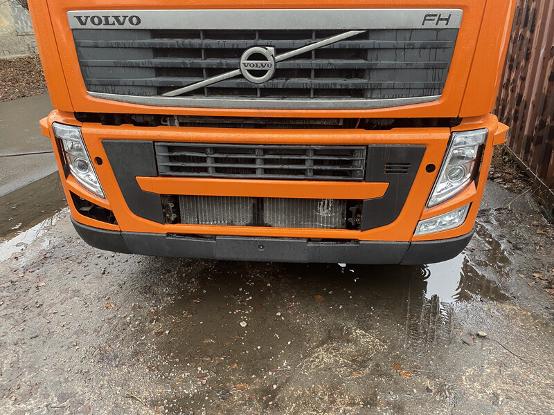 Решітка передня 82065947   Volvo FH