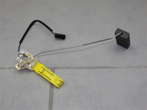 Датчик уровня топлива 8D0919673J   Audi A4