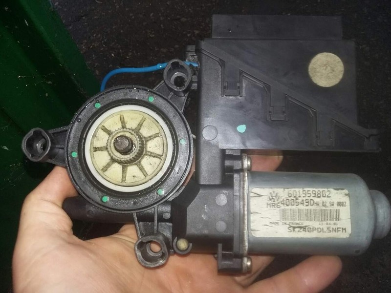 Мотор стеклоподъемника 601959802   Skoda Fabia