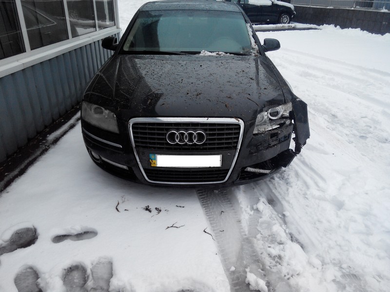 Бампер передний Audi A8 D3 2003 г.  4.2 л бензин Киев