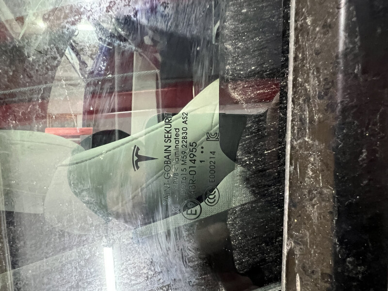 Стекло двери Tesla Model Y  2021 хэтчбек 1.0 Электро Винница