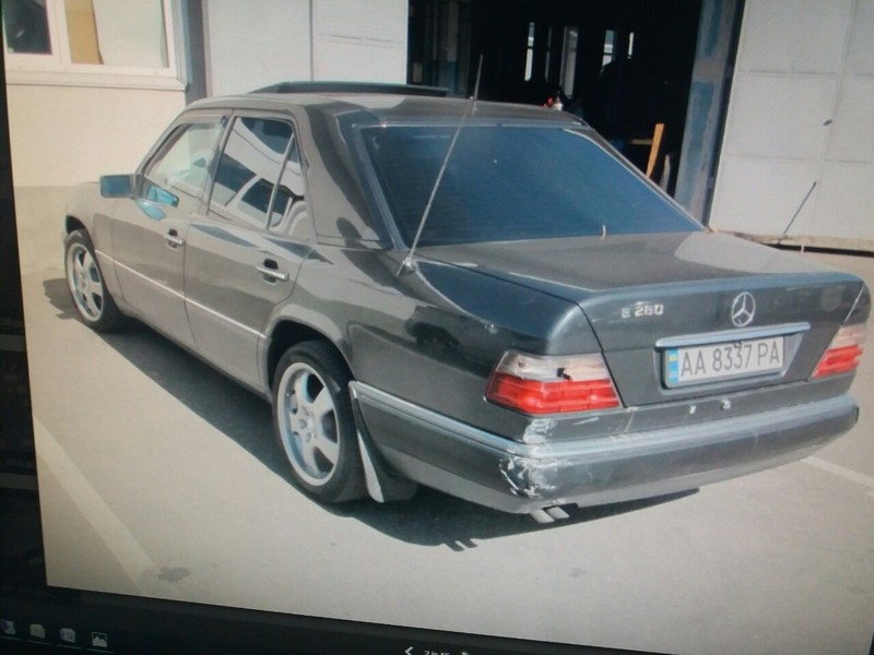 Бампер задний голый Mercedes E-Class 1993 г.  2.8 л бензин Киев
