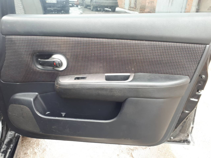 Карта водительской двери (, наша правая) Nissan Tiida C11  2008 1.6 Бензин 