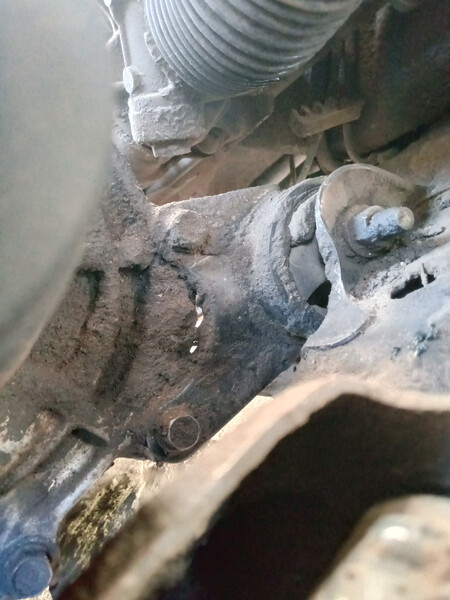 Подушка КПП Mazda 626  1987 2.0 Дизель 