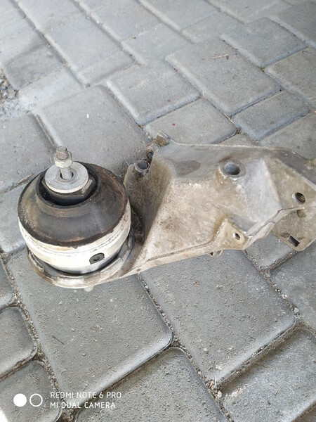 Подушка двигателя левая Audi 80 B4 1992 г.  2.6 л бензин Чернигов