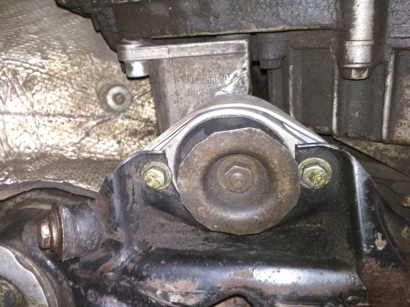 Кронштейн КПП 8D0 399 113 AA   Audi A4, Audi A6, Volkswagen Passat
