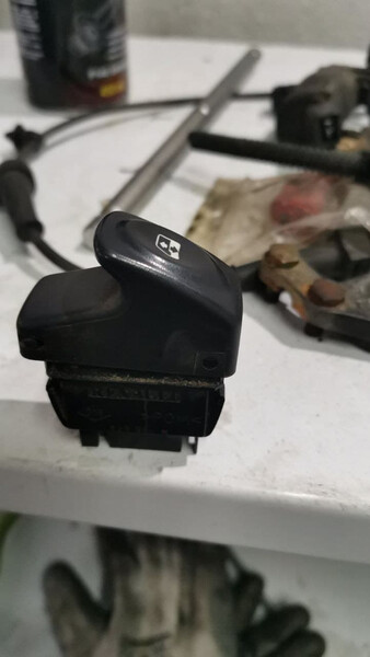 Кнопка стеклоподъемника 7700838099   Renault Megane