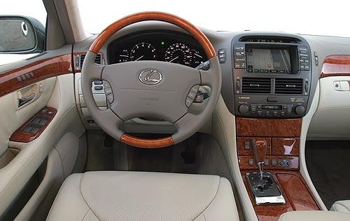 Передние сиденья Lexus LS  2003 4.3 Бензин Полтава