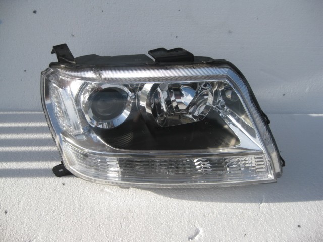 Фара правая xenon Suzuki Grand Vitara  2007 2.0 Бензин Киев