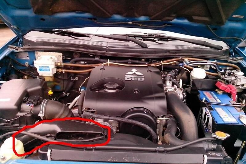 Трубка для забора воздуха в турбину Mitsubishi L 200 2008 р.  2.5 л дизель Черкаси