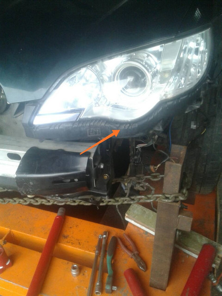 Пластик под фарой Subaru Outback  2007 универсал 3.0 Бензин Киев