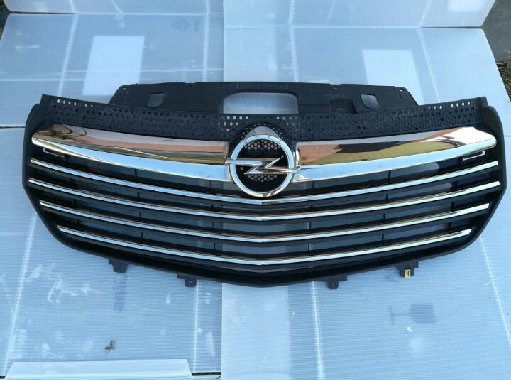 Решетка радиатора Opel Vivaro  2015 2.0 Дизель Хмельницкий