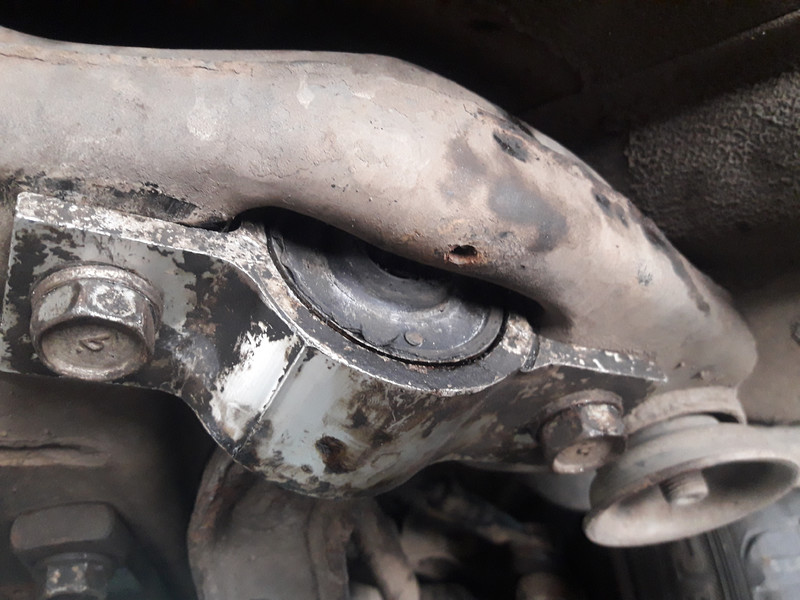 Важіль передній правий Nissan Maxima A33  2001 3.0 Бензин 