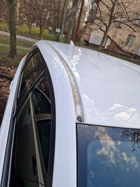 Молдинг крыши правый Toyota Auris  2015 универсал 1.6 Бензин Киев