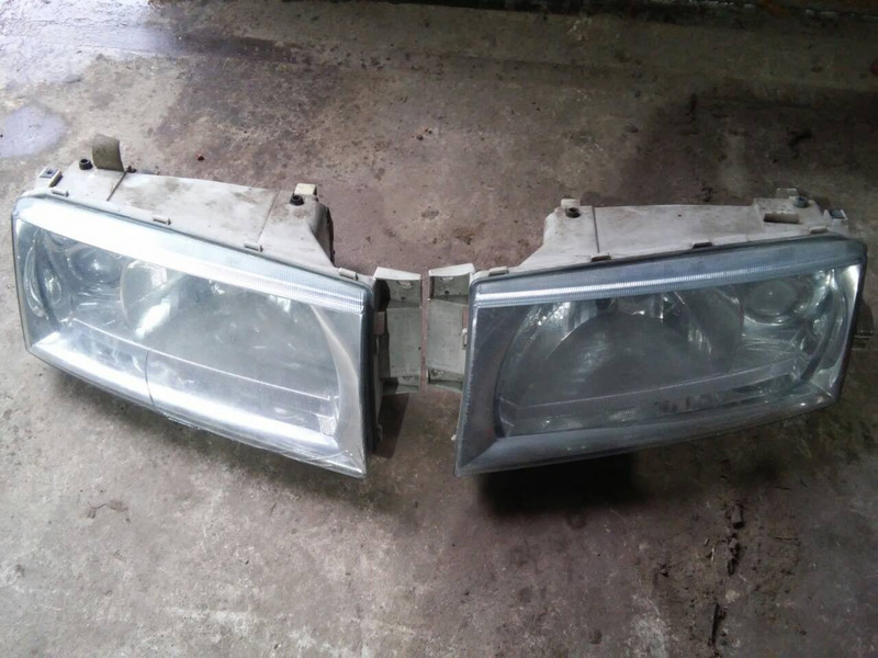 Фары передние Skoda Octavia  2004 2.0 Бензин Зборов