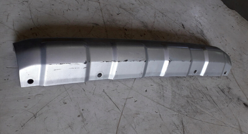 Накладка бампера Mitsubishi Pajero 4  2007 3.2 Дизель Чернигов