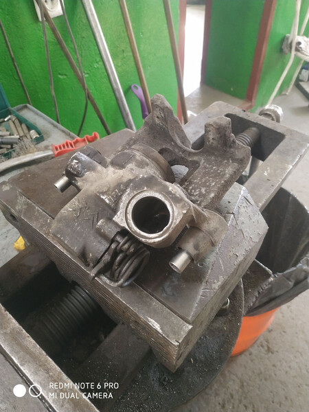 Гальмівний супорт задній лівий Peugeot 508  2012 універсал 2.0 Дизель 