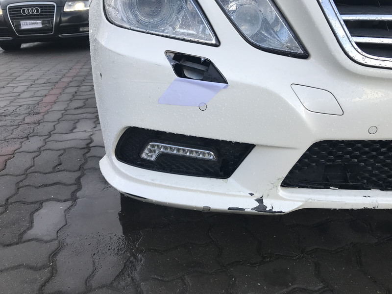Рішотка в бампер Mercedes E-Class 2011 г.  2.2 л дизель Луцк