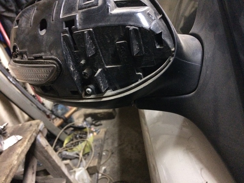 Нижняя половина кожуха левого зеркала Subaru Outback  2008 універсал 2.5 Бензин 