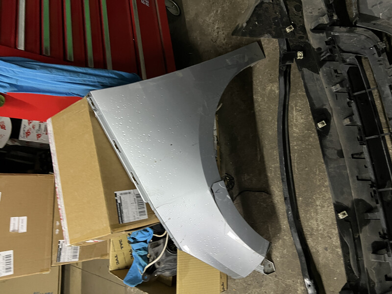 Крило переднє BMW i3 хетчбек 2014 р.  Дніпро