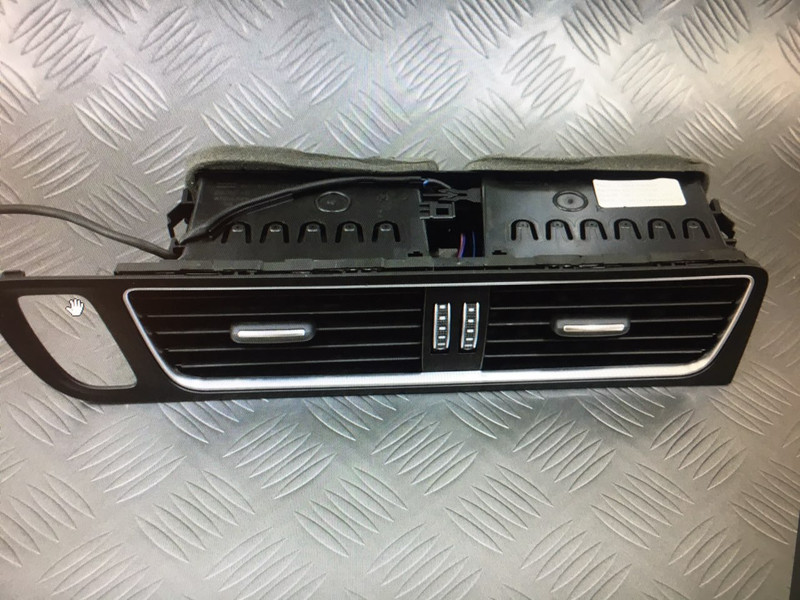 Дефлектор обдува Audi Q5 2009 г.  2.0 л бензин Ровно