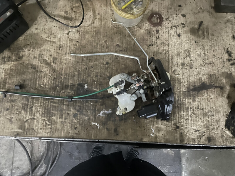 Замок двери левой Kia Cerato  2008 2.0 Бензин Белая Церковь