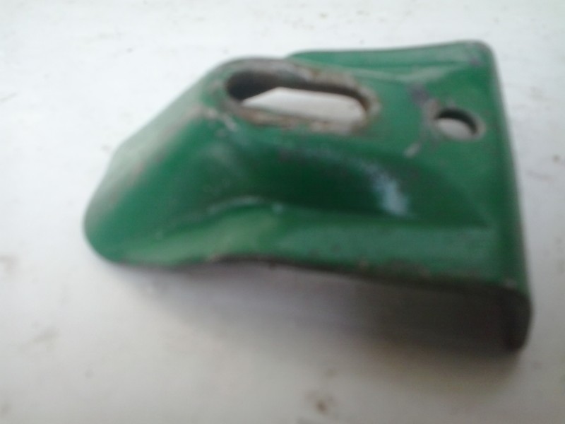 Крепление багажника ВАЗ 21061  1988 1.5 Бензин 