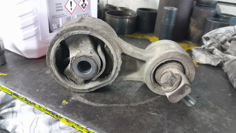 Подушка мотора задняя, подушка мотора нижняя Honda CR-V 2  2005 2.2 Дизель 