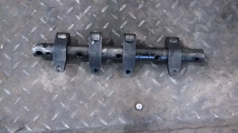 Ось коромысла 03G109527B   Audi A6, Volkswagen Passat, Volkswagen Touran