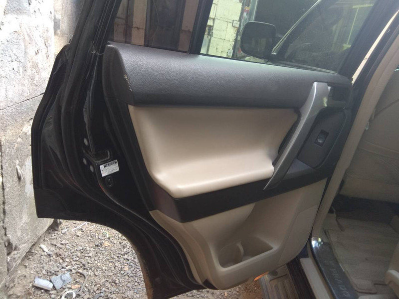 Дверная карта 67640-60D20-E4   Toyota Land Cruiser Prado