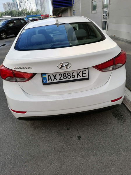 Задние фонари в крышку багажника Hyundai Elantra MD  2014  Бензин 