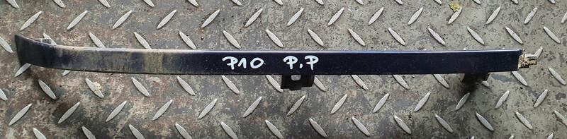 Реснички на фары Nissan Primera P10  1992 2.0 Бензин 