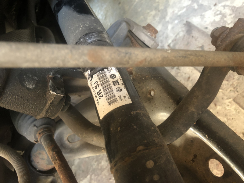 Полуось правил Volkswagen Passat CC  2013 2.0 Бензин 