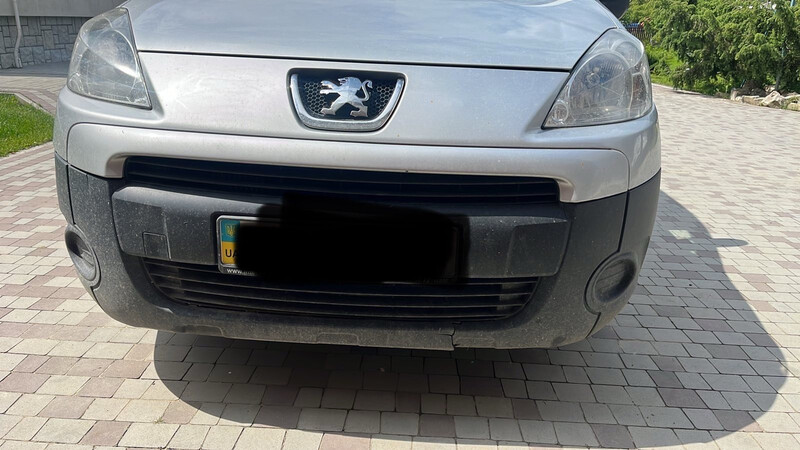 Бампер передний Peugeot Partner  2010 1.6 Дизель Коломыя