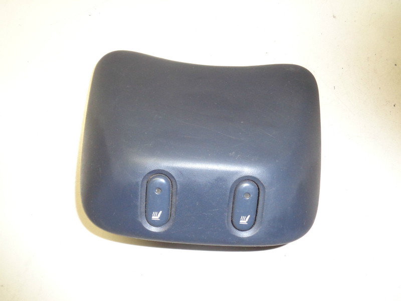 Панель управления обогревом сидений с разъемами подключения Renault Megane Couch 1998 купе 1.6 Бензин Краматорск